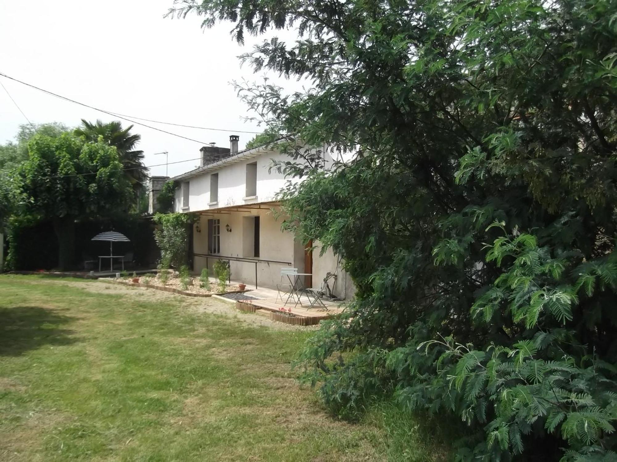 Bed and Breakfast 43 Rue Des Quarts Ménesplet Exterior foto