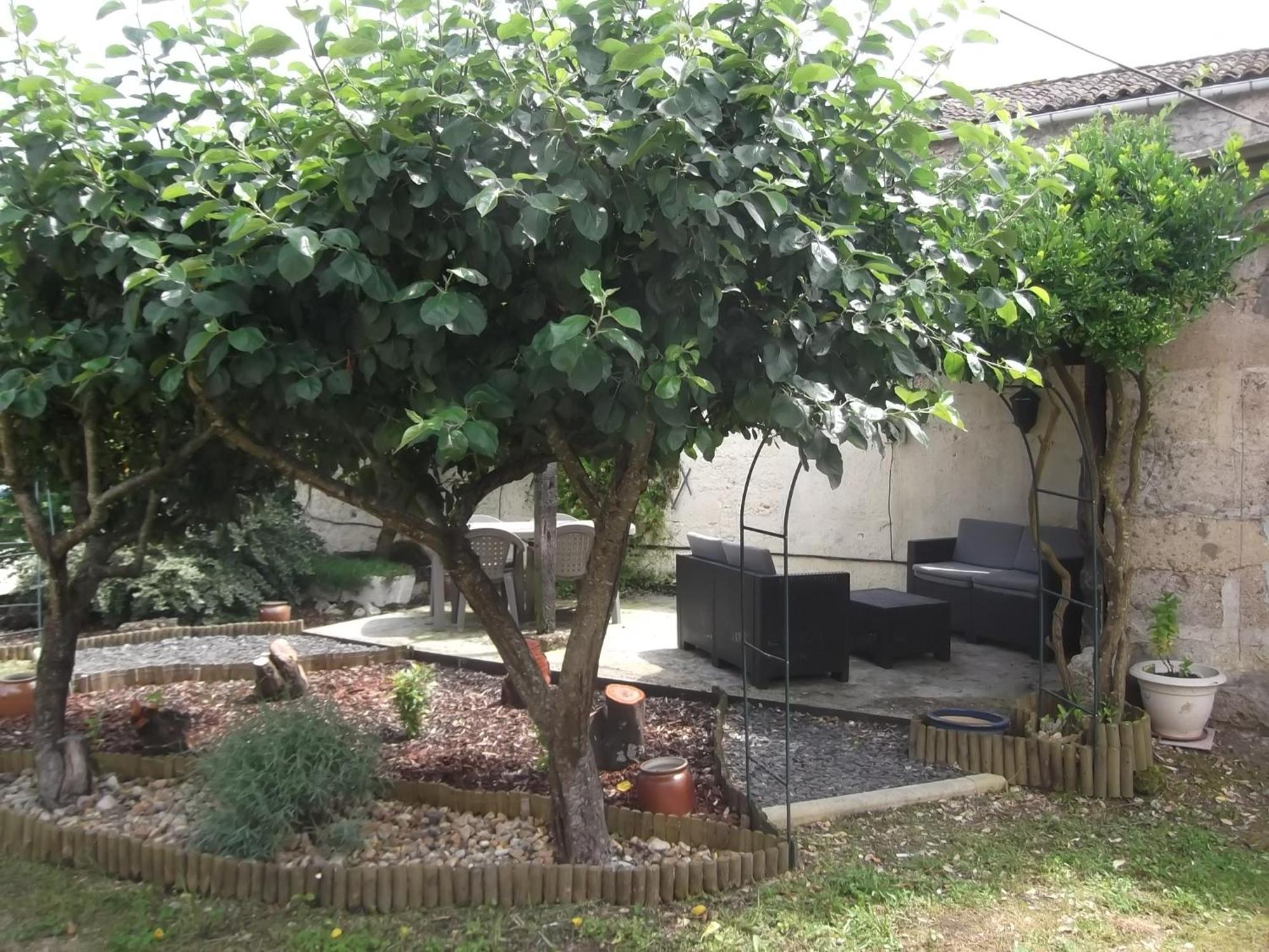 Bed and Breakfast 43 Rue Des Quarts Ménesplet Exterior foto