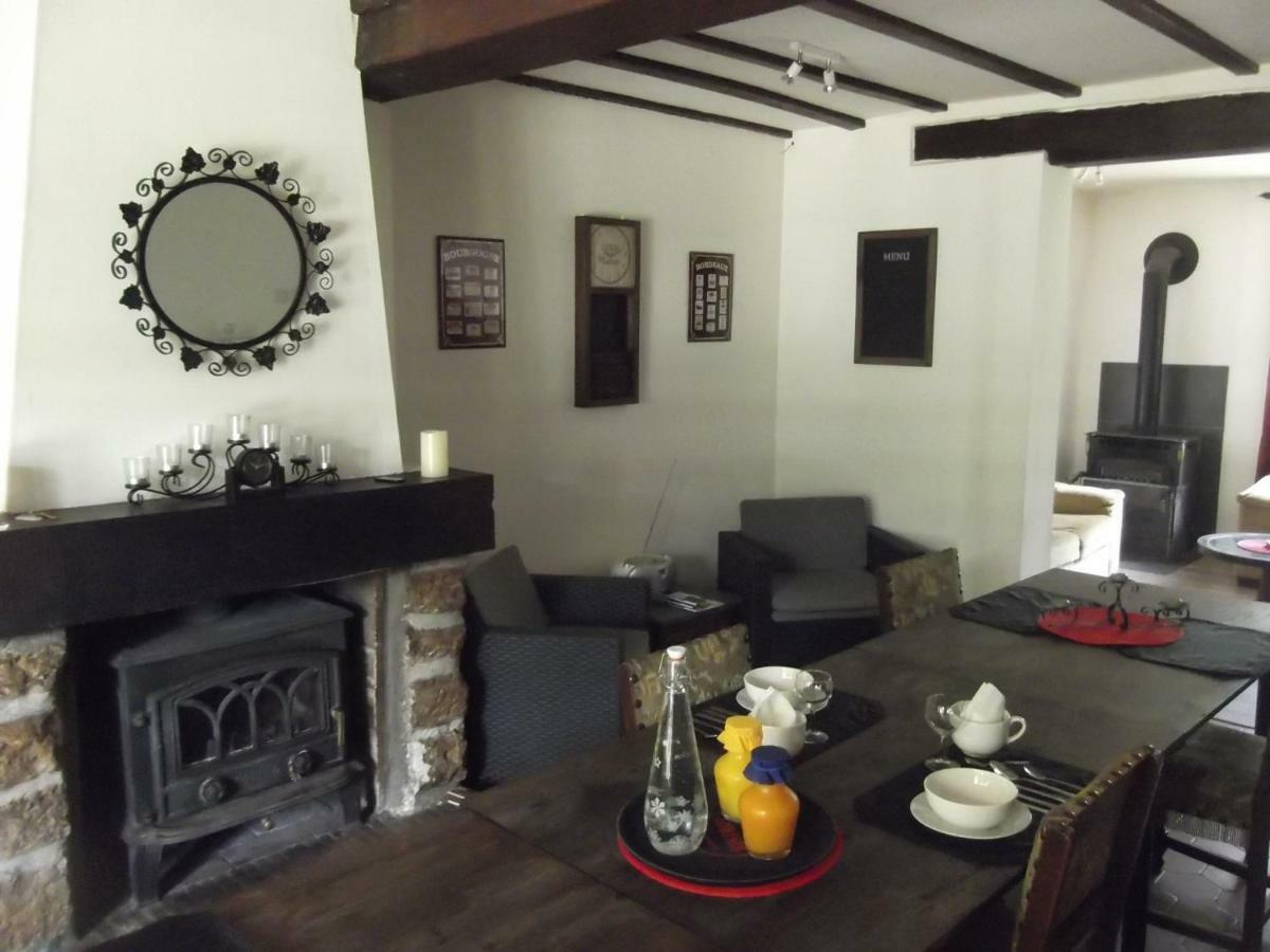Bed and Breakfast 43 Rue Des Quarts Ménesplet Exterior foto
